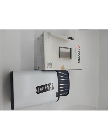 Brabantia Pattumiera Bo 4L - Cestino piccolo ed elegante - Apertura e chiusura soft - Igienico e poco ingombrante - appendibile 