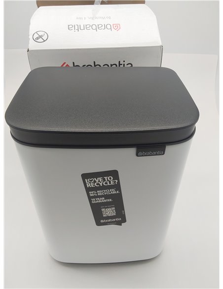 Brabantia Pattumiera Bo 4L - Cestino piccolo ed elegante - Apertura e chiusura soft - Igienico e poco ingombrante - appendibile 