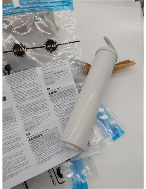 Amazon Basics Paquete de 5 bolsas de vacío para almacenamiento, incluyen boca para aspirador, con cremallera, tamaño mediano, Tr