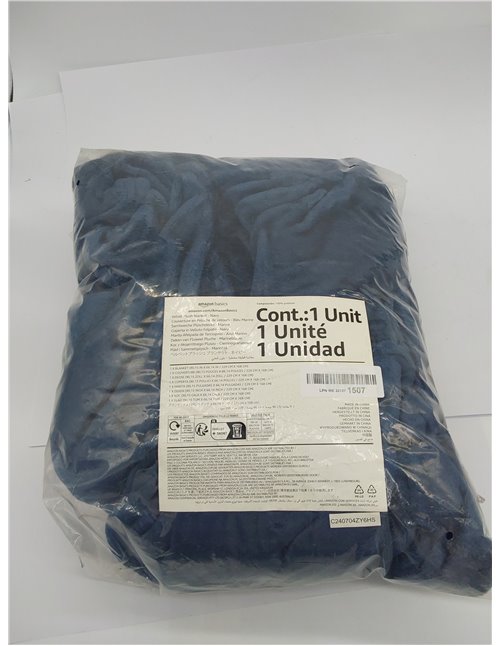 Amazon Basics Manta arrullo no calefactable, Hecha de Felpa de Terciopelo Suave, 168 x 229 cm, Color Azul Marino 