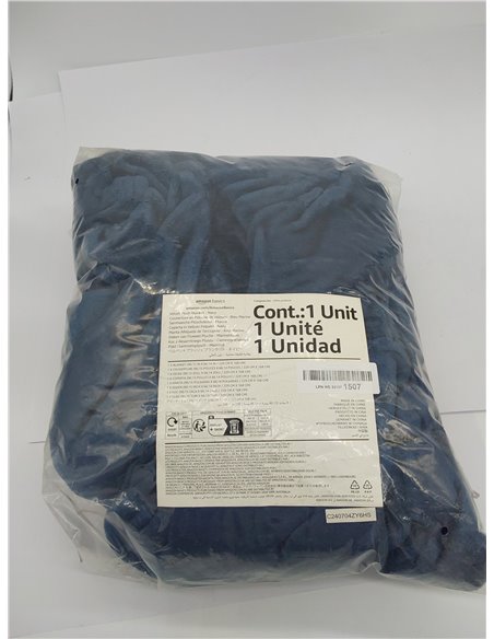 Amazon Basics Manta arrullo no calefactable, Hecha de Felpa de Terciopelo Suave, 168 x 229 cm, Color Azul Marino 