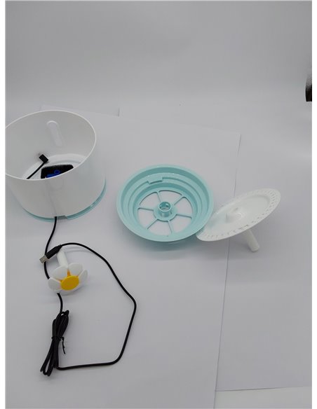 AQXONG Bebedero para Gatos 2.4L con Cuatro Filtros de Carbón Activado, Fuente de Agua para Mascotas Ultra Silenciosa con luz LED
