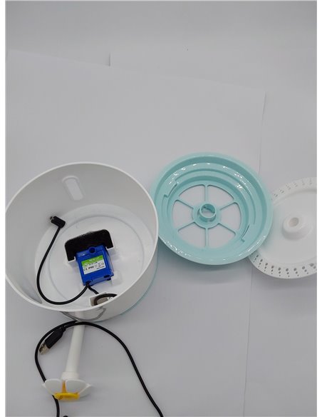 AQXONG Bebedero para Gatos 2.4L con Cuatro Filtros de Carbón Activado, Fuente de Agua para Mascotas Ultra Silenciosa con luz LED