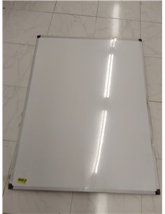 Amazon Basics Pizarra blanca magnética con bandeja para rotuladores y marco de aluminio, 120 cm x 90 cm 2