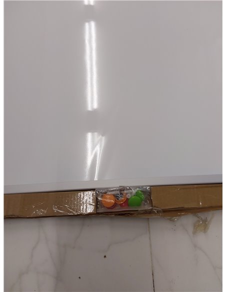 Amazon Basics Pizarra blanca magnética con bandeja para rotuladores y marco de aluminio, 150 cm x 100 cm