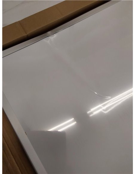 Amazon Basics Pizarra blanca magnética con bandeja para rotuladores y marco de aluminio, 120 cm x 90 cm