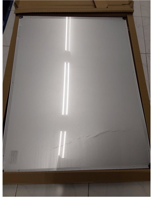 Amazon Basics Pizarra blanca magnética con bandeja para rotuladores y marco de aluminio, 120 cm x 90 cm