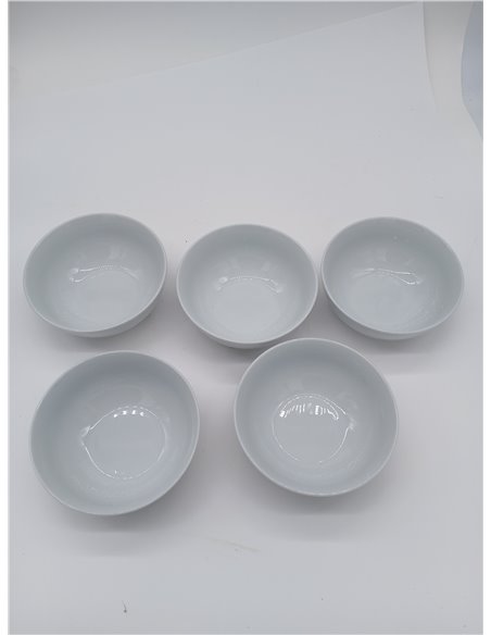 Amazon Basics Vajilla, 6 servicios, Paquete de 18, Porcelana blanca lisa