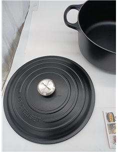 Le Creuset Cocotte Round Cast Iron, 30 cm, 8, 1 L, All Heat Sources Including Induction, Matte Black, 21177300000430 2