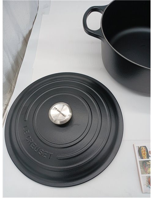 Le Creuset Cocotte Round Cast Iron, 30 cm, 8, 1 L, All Heat Sources Including Induction, Matte Black, 21177300000430