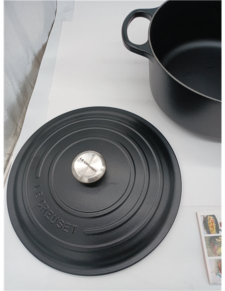 Le Creuset Cocotte Round Cast Iron, 30 cm, 8, 1 L, All Heat Sources Including Induction, Matte Black, 21177300000430