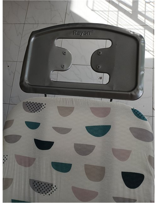 Rayen | Tabla de Planchar - Gama Basic | Altura Regulable | Malla Metálica | Reposa-Planchas | Estructura Gris y Funda Estampado