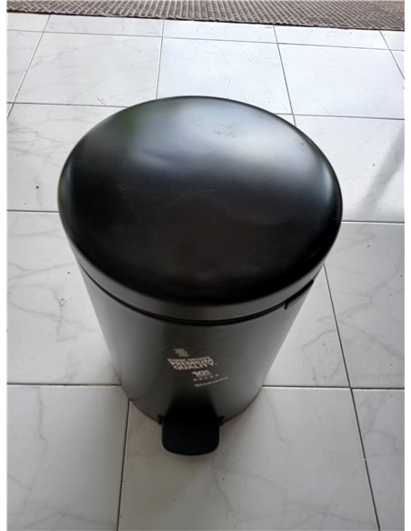 Brabantia NewIcon - Cubo de basura de pedal de 20 litros, color negro mate