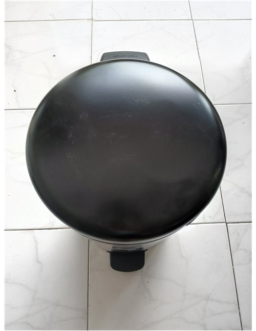 Brabantia NewIcon - Cubo de basura de pedal de 20 litros, color negro mate