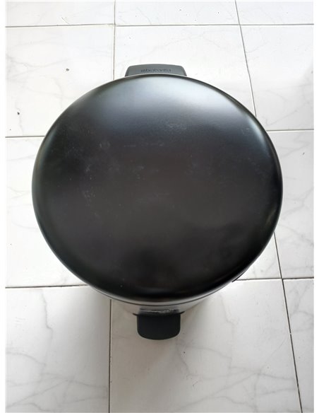 Brabantia NewIcon - Cubo de basura de pedal de 20 litros, color negro mate