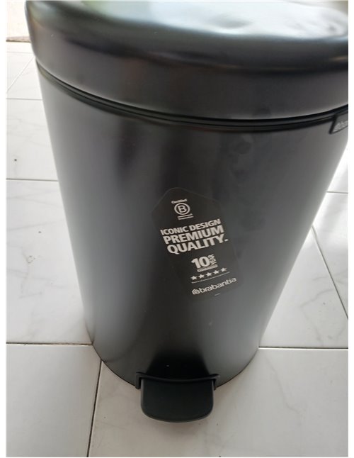 Brabantia NewIcon - Cubo de basura de pedal de 20 litros, color negro mate