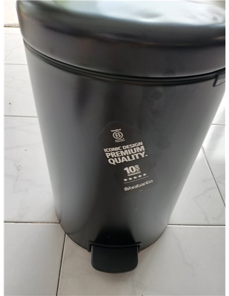 Brabantia NewIcon - Cubo de basura de pedal de 20 litros, color negro mate