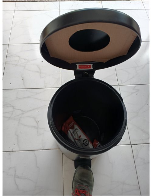 Brabantia NewIcon - Cubo de basura de pedal de 20 litros, color negro mate