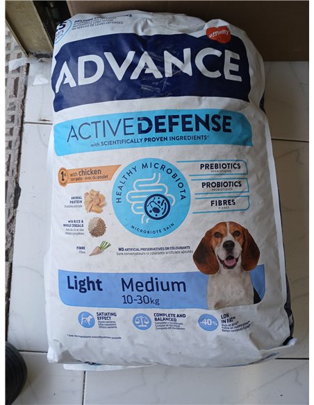 Advance Medium Adult Light, Pienso para Perros Adultos de Razas Medianas Bajo en Grasa con Pollo, 12kg