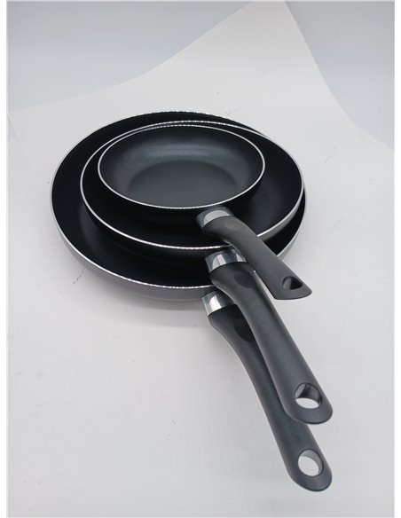 Amazon Basics Set of 3 Non-Stick Frying Pans - 20 cm, 25 cm and 30 cm, Black