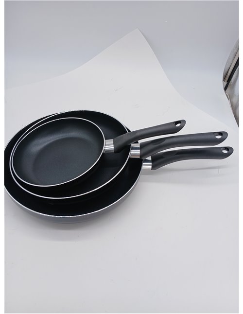 Amazon Basics Set of 3 Non-Stick Frying Pans - 20 cm, 25 cm and 30 cm, Black