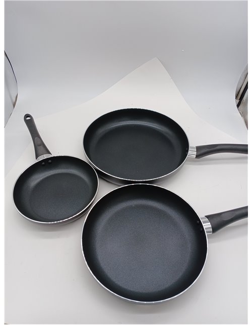 Amazon Basics Set of 3 Non-Stick Frying Pans - 20 cm, 25 cm and 30 cm, Black