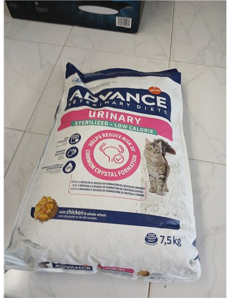 Advance Veterinary Diets Urinary Low Calorie, Pienso para Gatos para el Control del peso y protección de las vías urinarias, 7,5