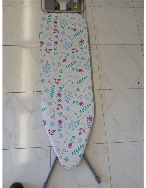 Amazon Basics tabla de planchar con compartimento de almacenamiento y soporte para plancha en forma de H, grande, 122 x 38 cm, g