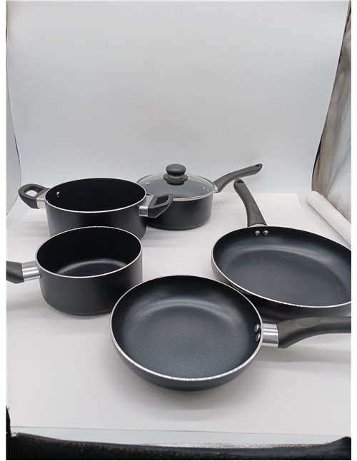 Amazon Basics Nonstick Cookware Set, 8 Piece (5 Pots + 3 Lids), Black