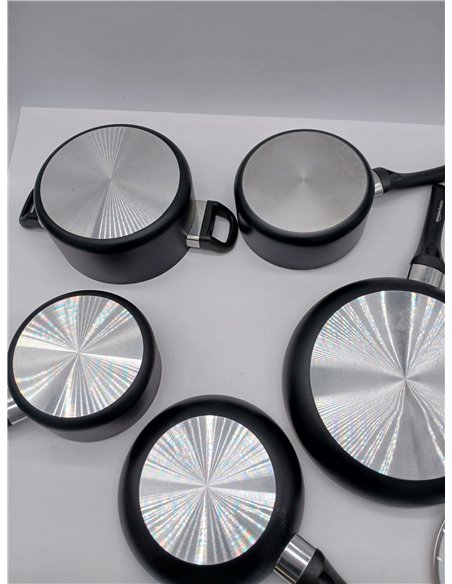 Amazon Basics Nonstick Cookware Set, 8 Piece (5 Pots + 3 Lids), Black