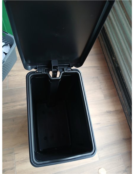 Curver - Cubo de Basura Slim con Pedal 40 L, 42 x 25 x 61 cm, Acabado Color Acero, Tapa con Cierre amortiguado y aro para Bolsa