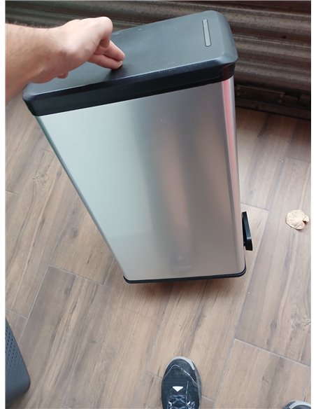 Curver - Cubo de Basura Slim con Pedal 40 L, 42 x 25 x 61 cm, Acabado Color Acero, Tapa con Cierre amortiguado y aro para Bolsa
