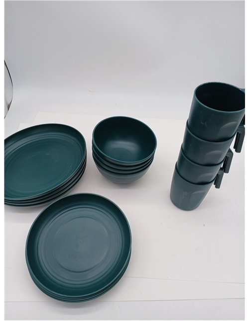 Kyraton Plastic Vajilla Set de 16 piezas, irrompible y reutilizable Platos ligeros Tazas Tazas Cuencos Platos Fácil de llevar y 
