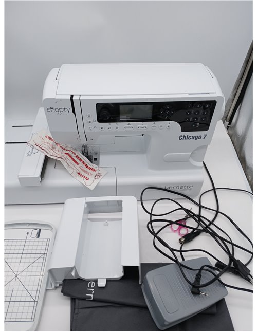 BERNINA 4260366210536 - Maquina de Coser y Bordar Bernette Chicago 7
