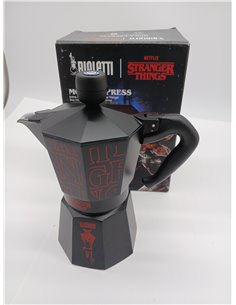 Bialetti Moka Express Stranger Things – Cafetera italiana 6 tazas (270 ml), pomo musical con carga USB-C, no apta para inducción 2